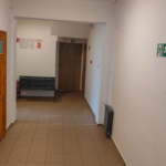 Wejście na stary budynek.